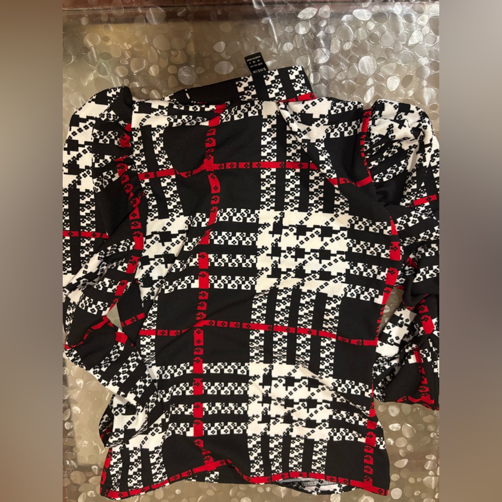 SHEIN Black and White Patterned Top
